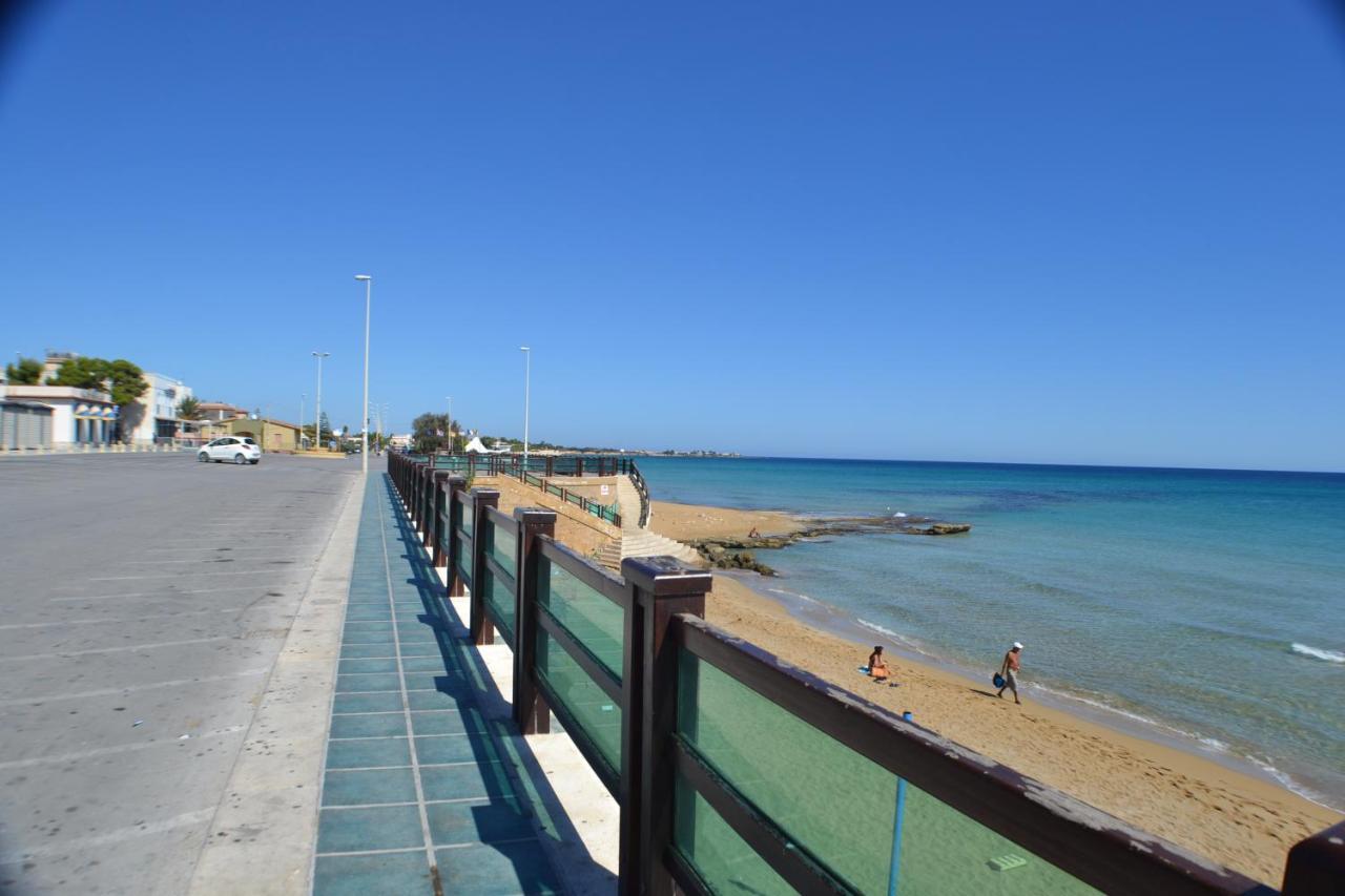 Le Palme Netine Apartment Noto Bagian luar foto